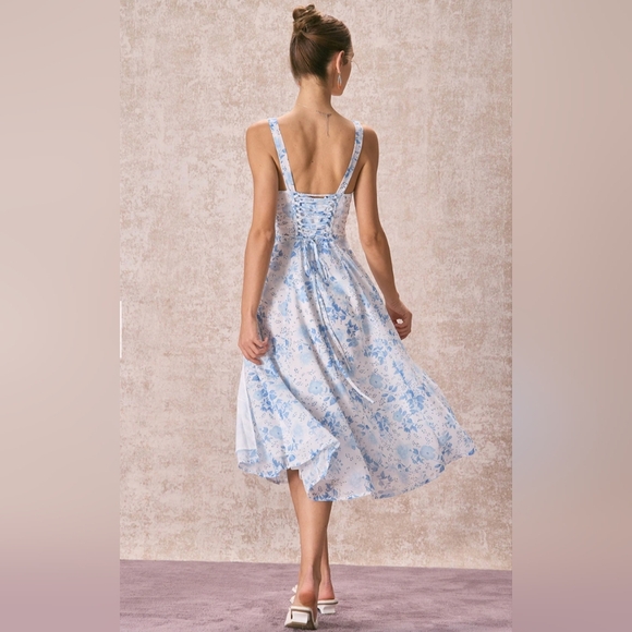 BNWT / RIHOAS/ Small / Medium/ blue square neck floral ruched midi dress - Picture 3 of 5